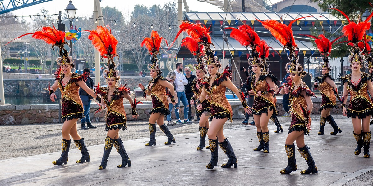 Desfilada Carnaval comparsa PortAventura World